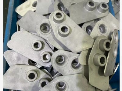 In die Welt: Feinschmeckendes Aluminiumlegierungs-Gussverfahren und Erfolgscode eines überaus großen Werks.