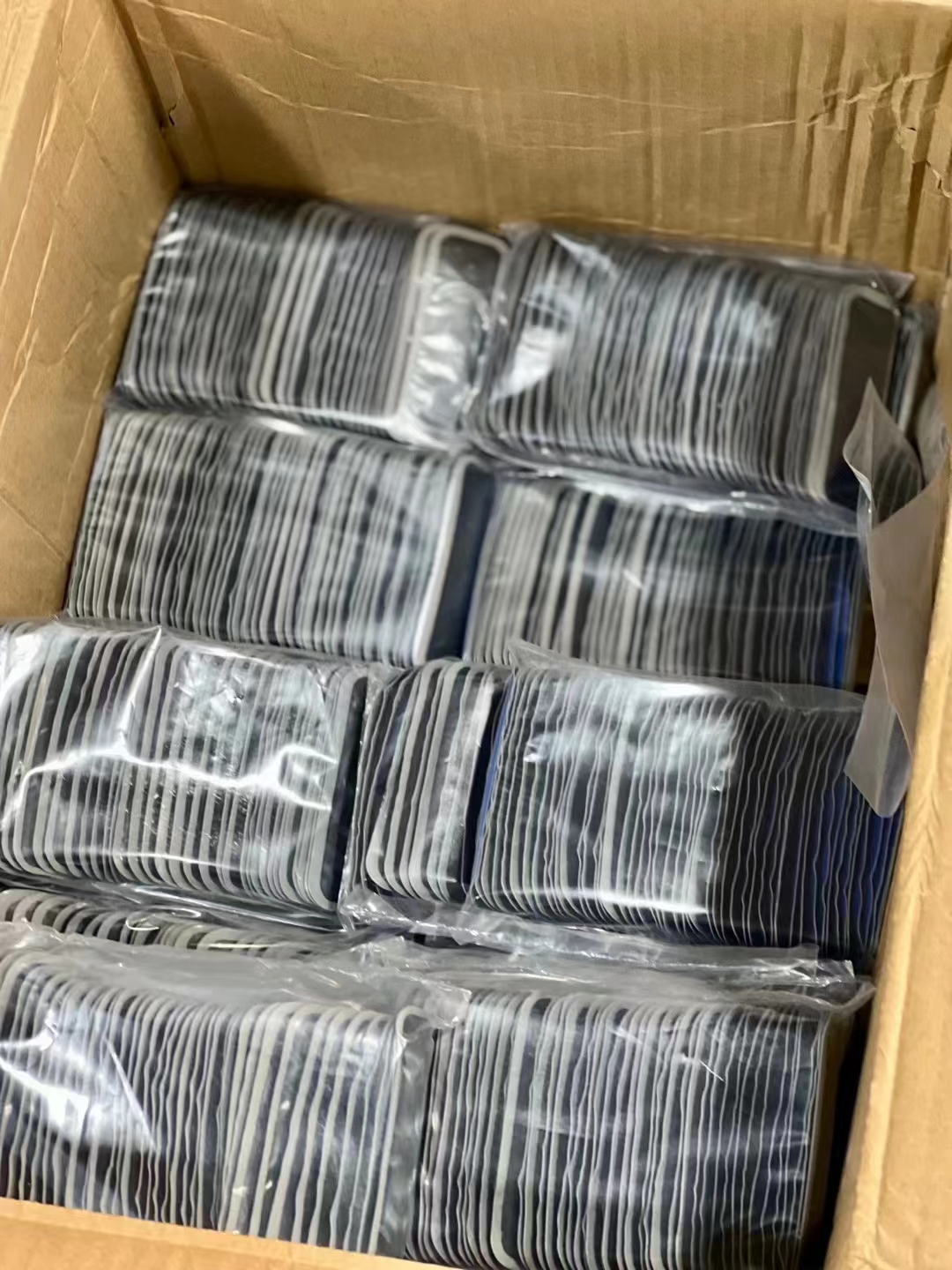 SUNLANRFID Rubber Material UHF Long Range Truck Tire Management Car Tyre Sticker Adhesive RFID Tire Patch Tag factory