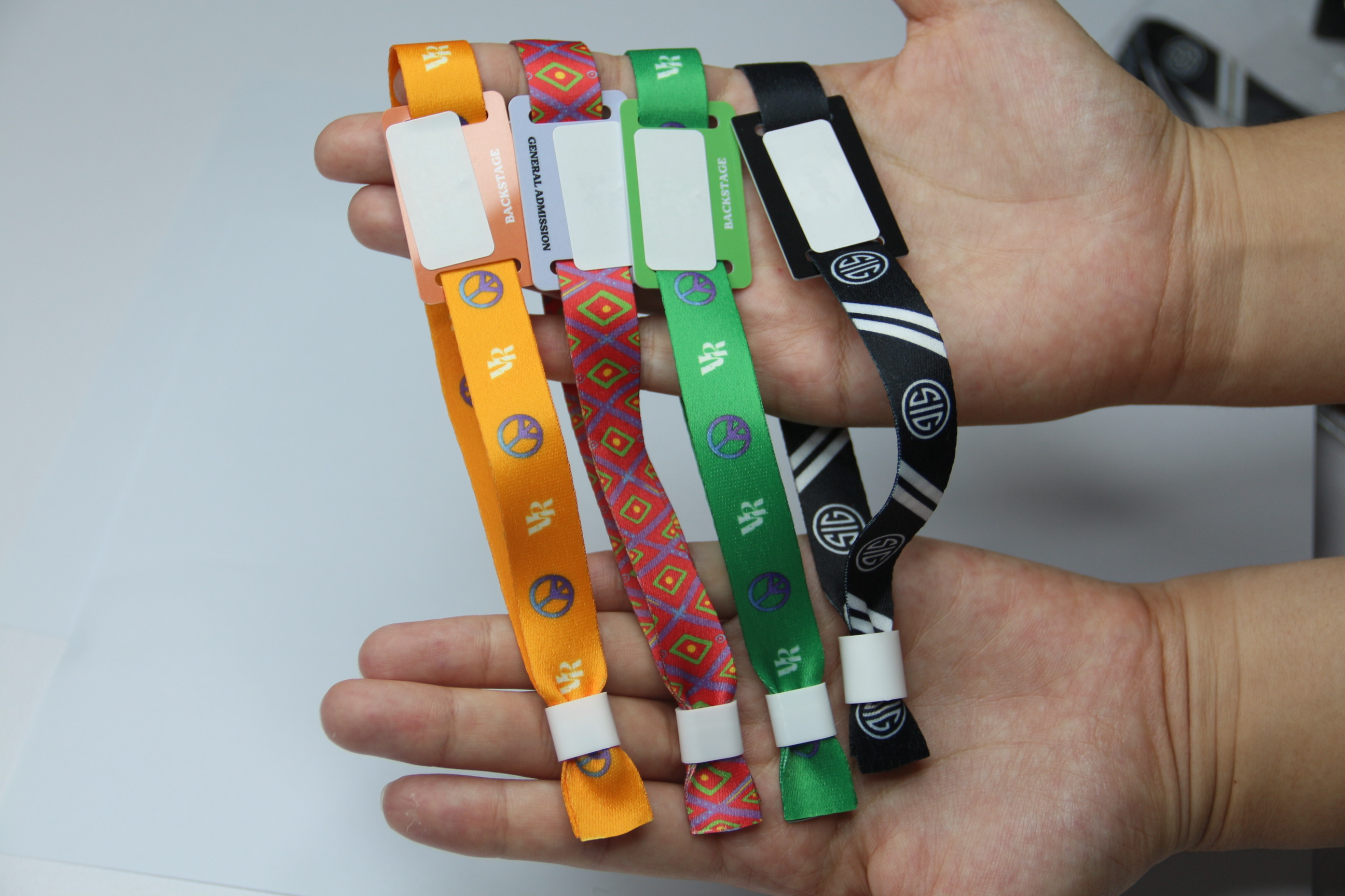SUNLAN NT213 13.56MHz NFC Fabric Wristband One-Time Use RFID Bracelet for Enhanced Event Security and Easy Access Control details