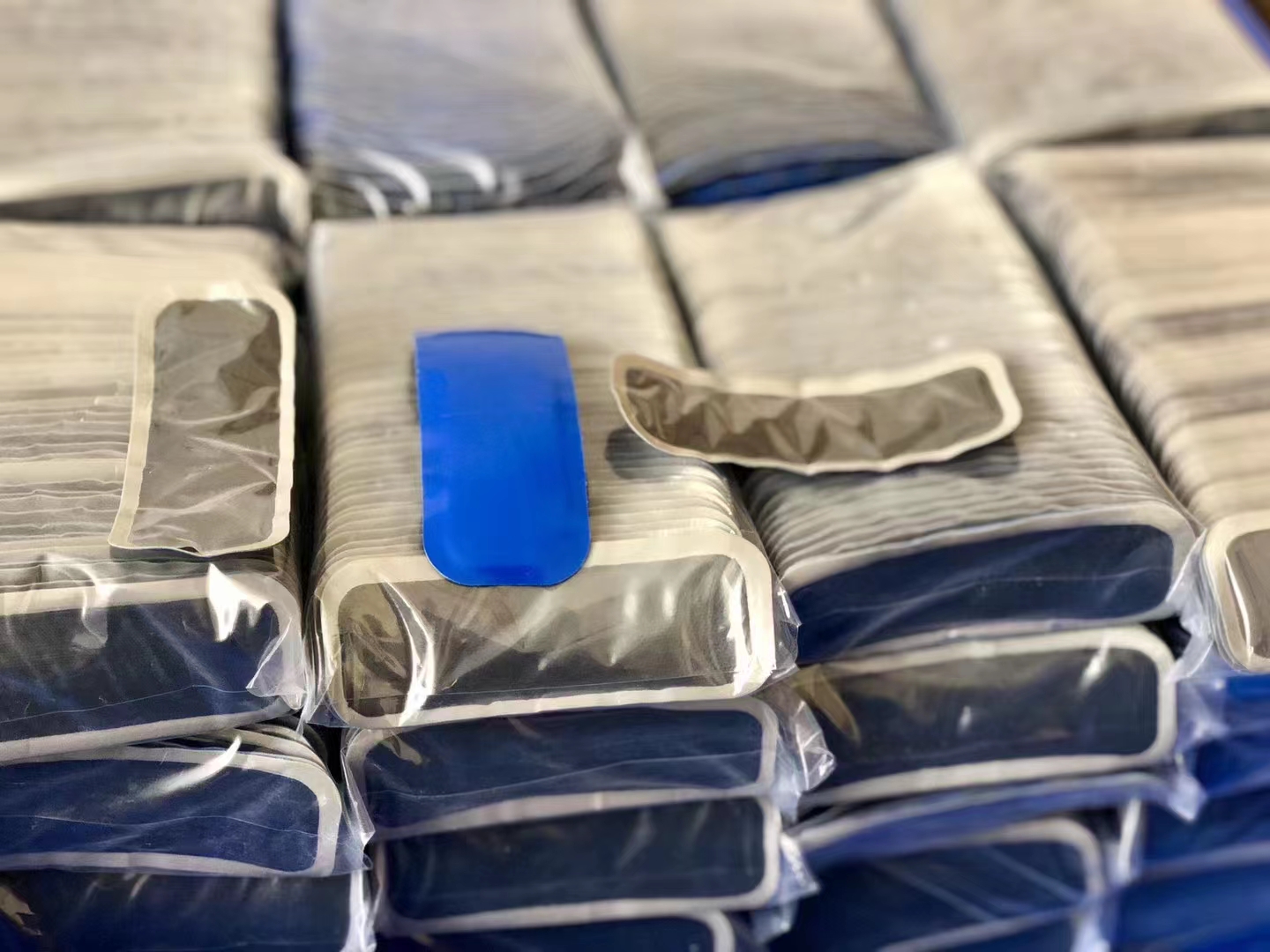 SUNLANRFID Rubber Material UHF Long Range Truck Tire Management Car Tyre Sticker Adhesive RFID Tire Patch Tag details