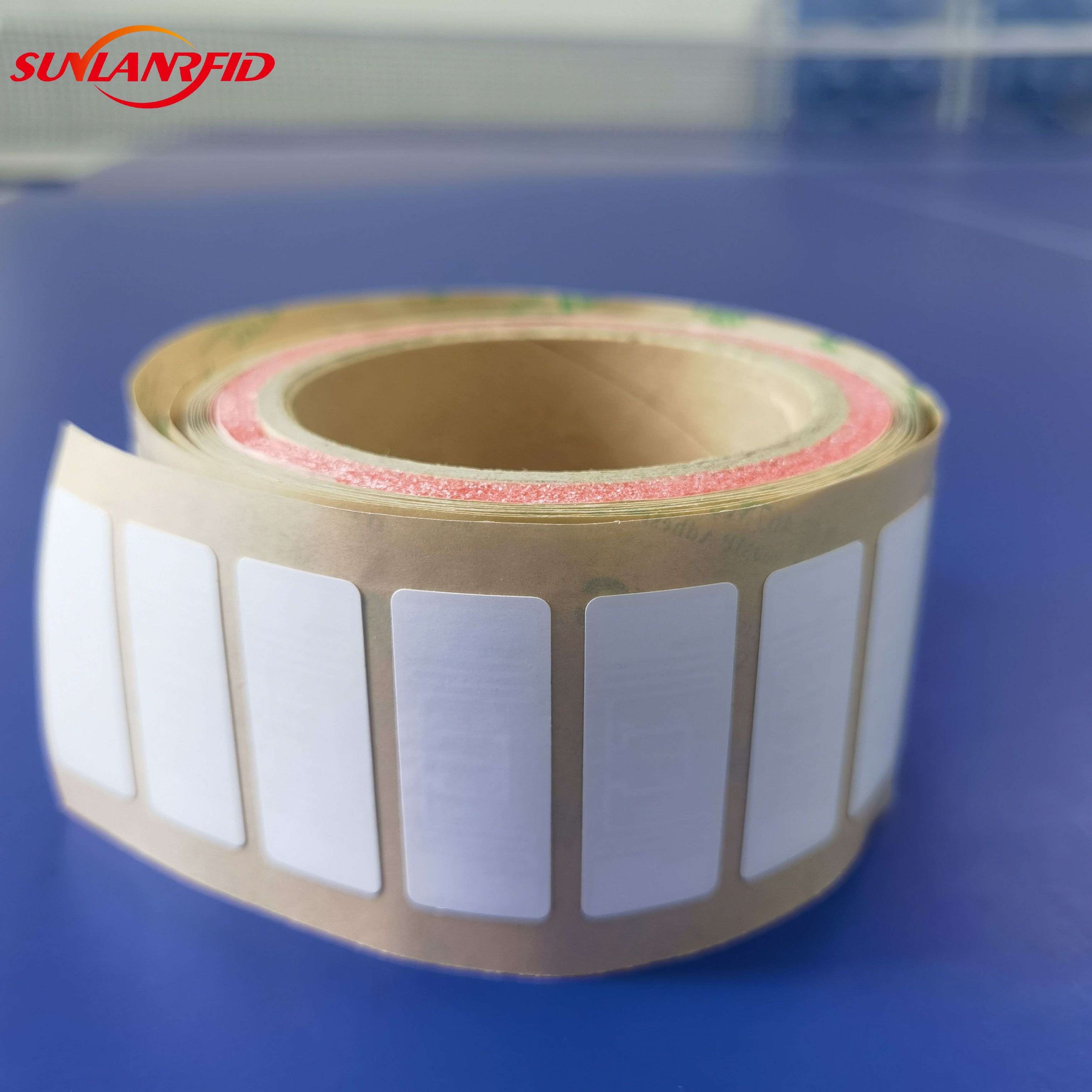 Custom Long Distance 860-960Mhz Alien H10 Chip UHF RFID Tag for Retail Apparel Management manufacture