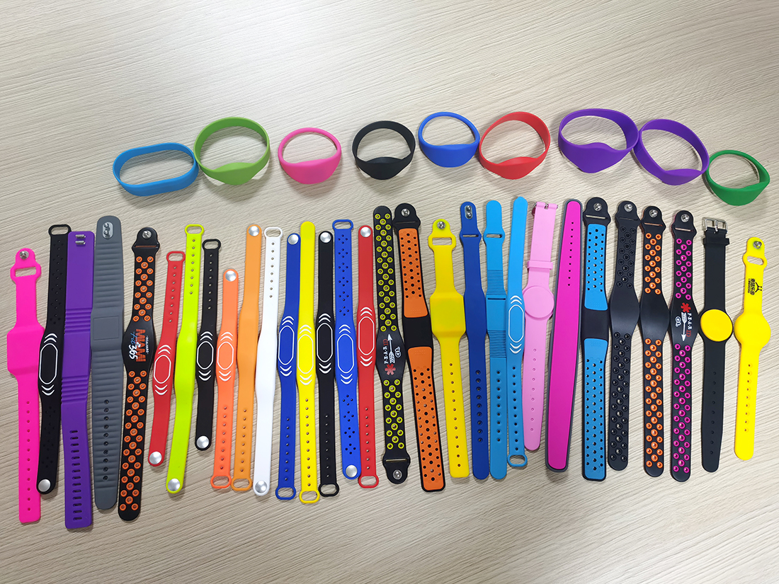 Custom Event Festival Waterproof Adjustable13.56mhz NFC Smart Silicone RFID Wristband Bracelet Door Access Control manufacture