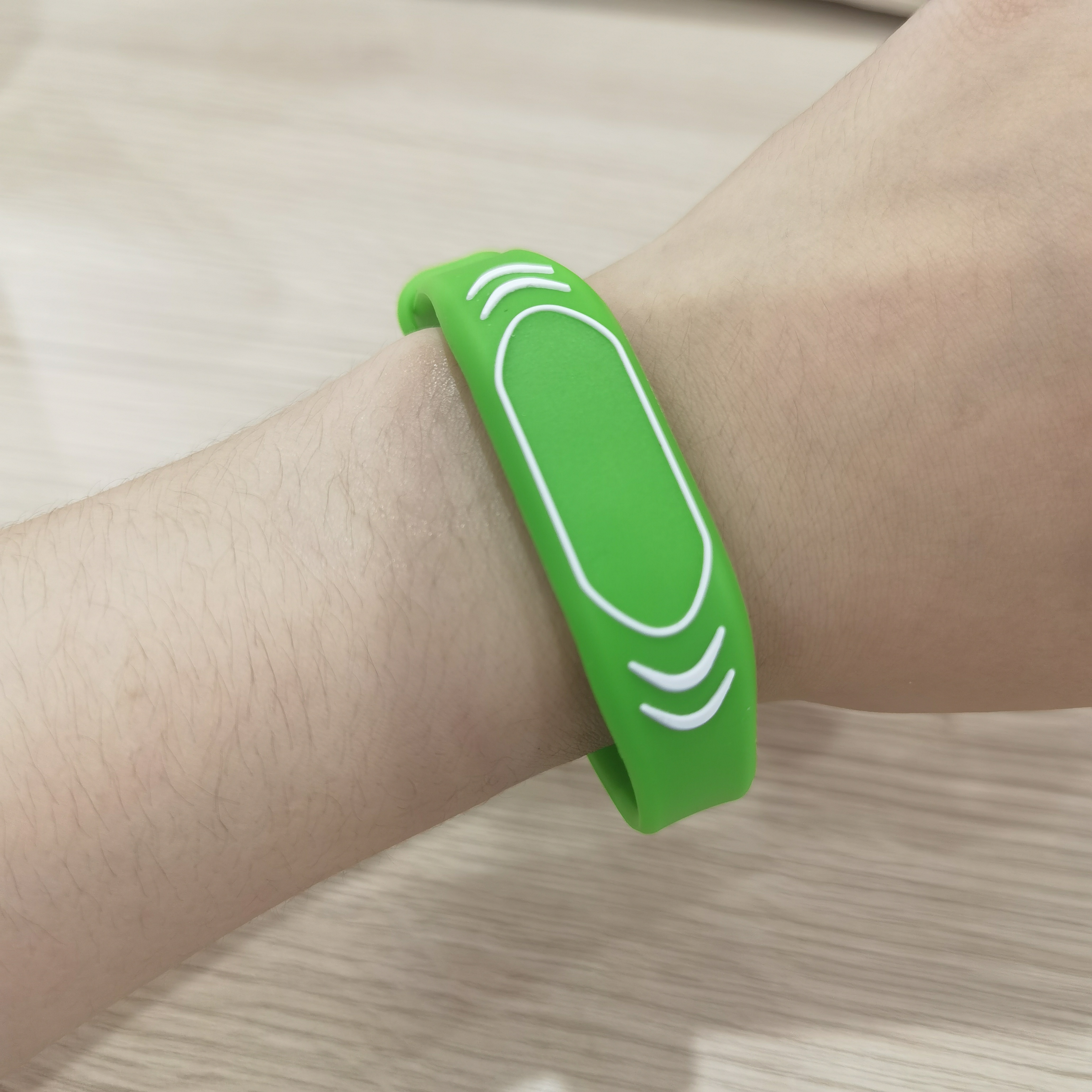 Custom Event Festival Waterproof Adjustable13.56mhz NFC Smart Silicone RFID Wristband Bracelet Door Access Control factory