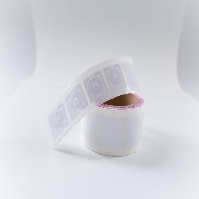 UHF NFC 31x31mm EM4423 Dual Frequency RFID Chip Label manufacture