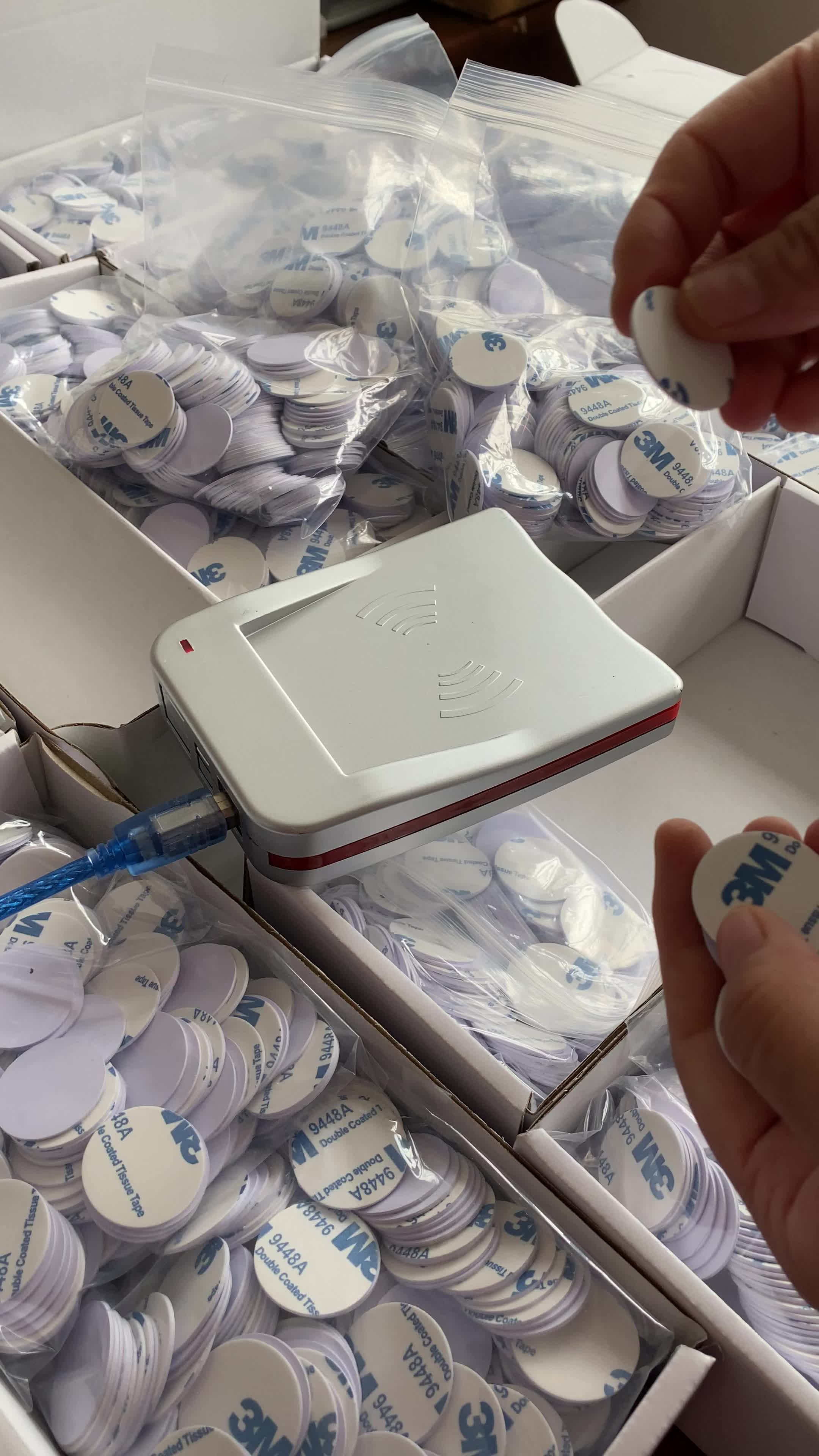 Custom 13.56mhz Passive programmable NTAG 213 /215/216 PVC smart nfc coin tag sticker supplier