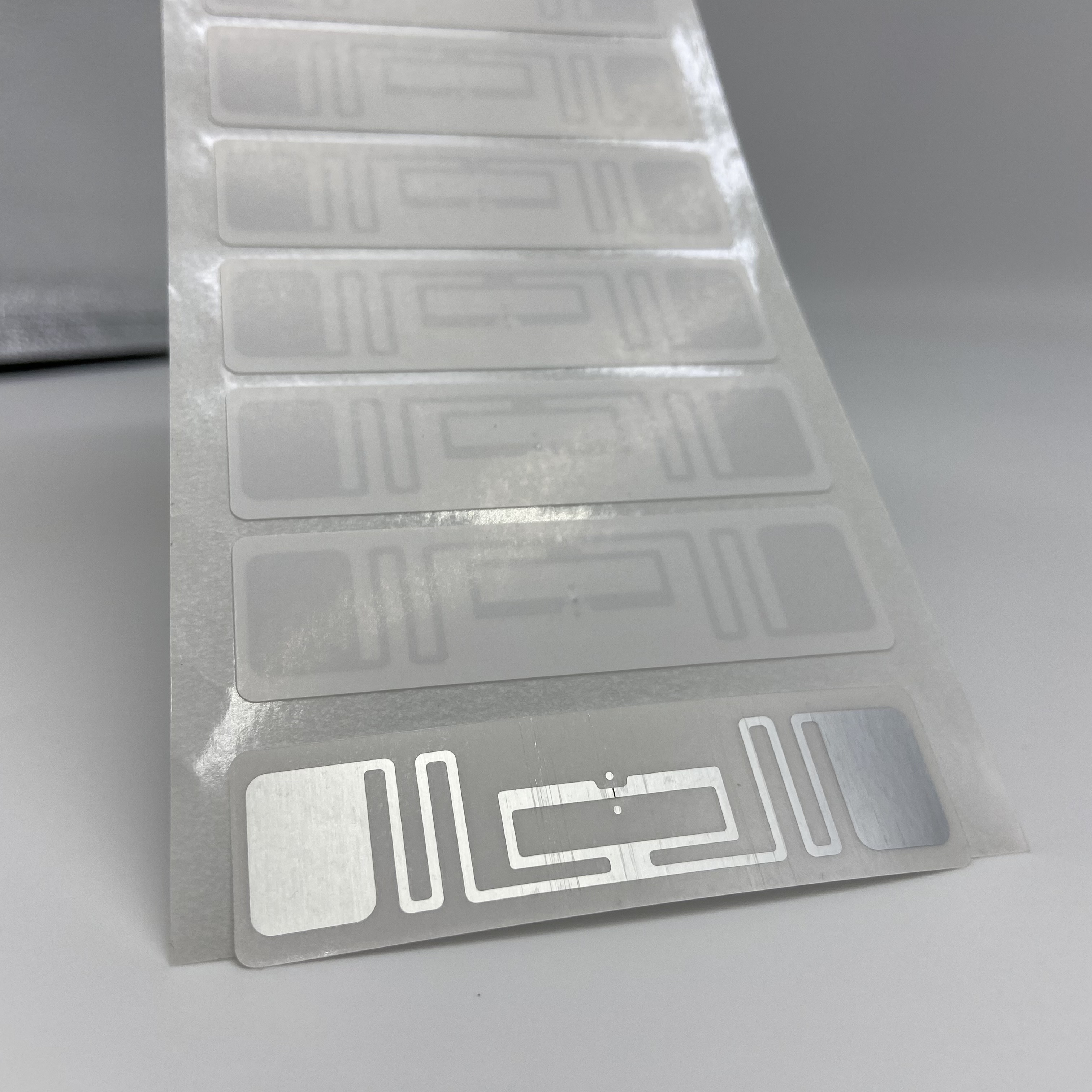 SUNLANRFID 73*20mm UCODE9 RFID UHF Tags with adhesive manufacture