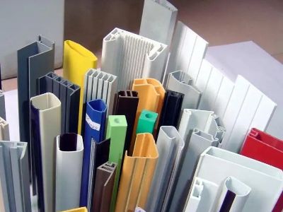 Cách Tùy Chỉnh Các Thanh Định Hình Nhựa Theo Nhu Cầu Công Nghiệp Của Bạn
