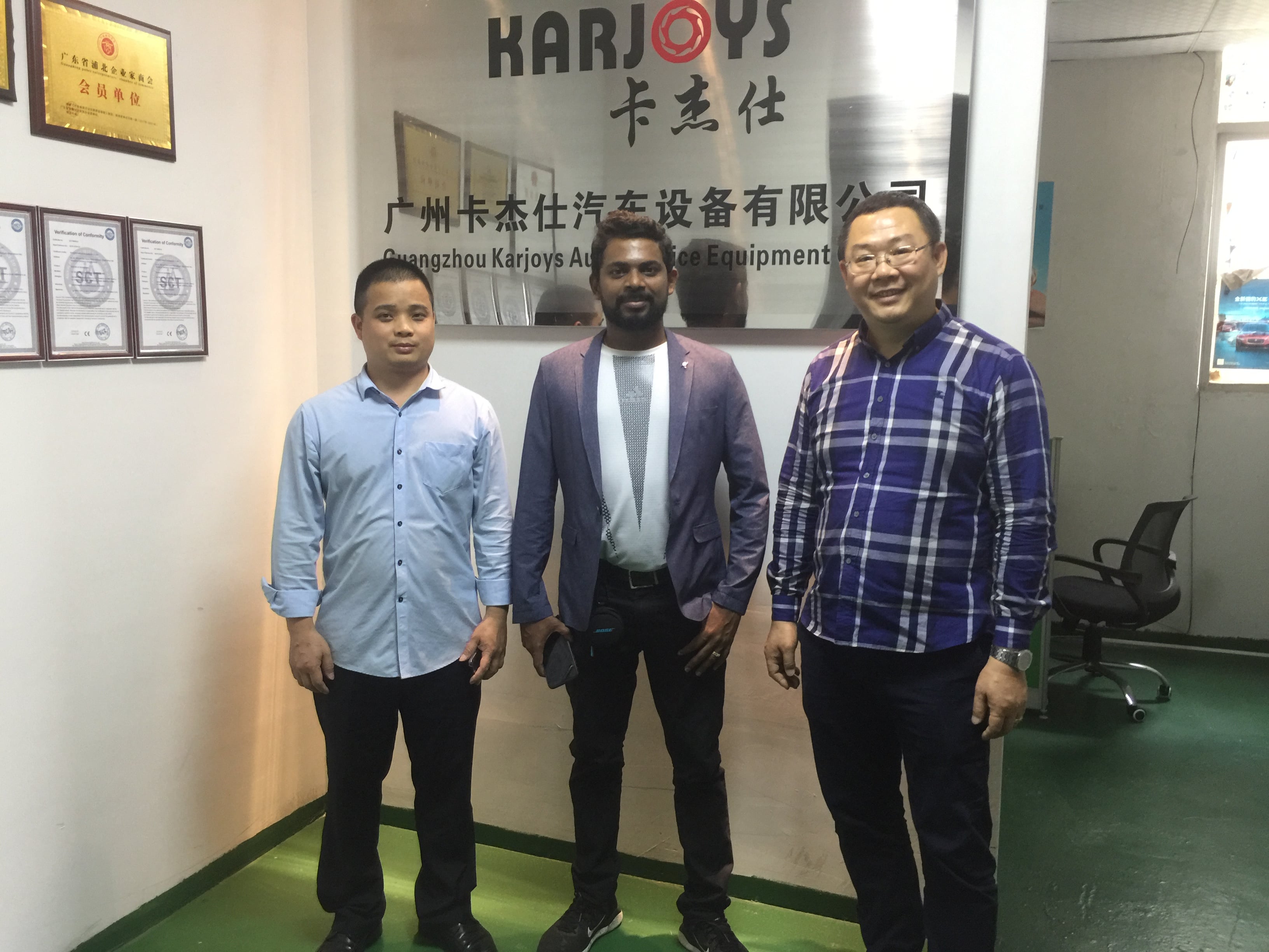 Karjoys 10000lbs 4.5t Hydraulic Automatic Overhead Baseless Clearfloor 2 Poles Vehicle Elevators Two Post Lif factory