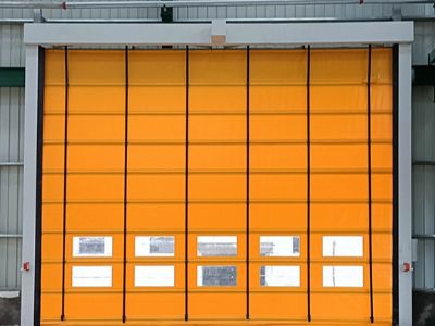 Praktická hodnota sekčných dielenských dverí pre moderné komerčné garáže