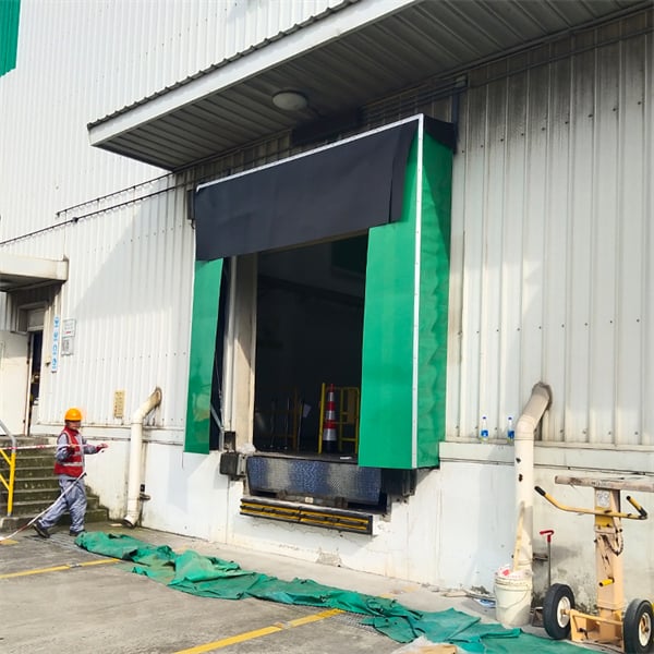 Choosing the Right Loading Dock Seals and Shelters for Your Facility