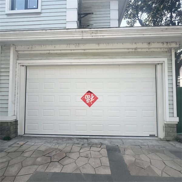 Options de portes de garage abordables pour chaque propriétaire
