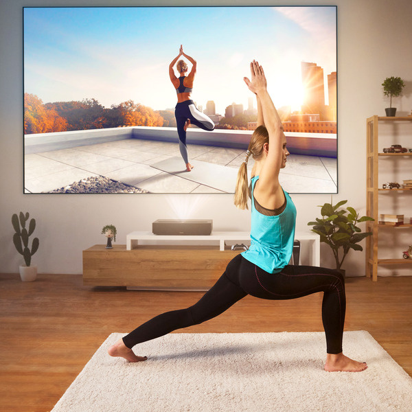 Thưởng Thức Video Chất Lượng Cao Bất Kỳ Nơi Nào Với Máy Chiếu Khoảng Cách Siêu Ngắn Di Động
