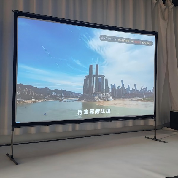 Biến Không Gian Sống của Bạn thành Màn Hình Projector Gọn Nhẹ