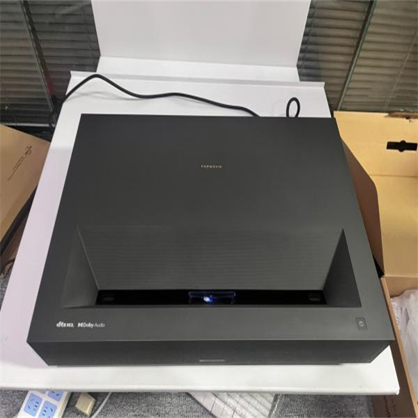 Trải nghiệm hình ảnh chất lượng rạp chiếu với máy chiếu khoảng cách ngắn