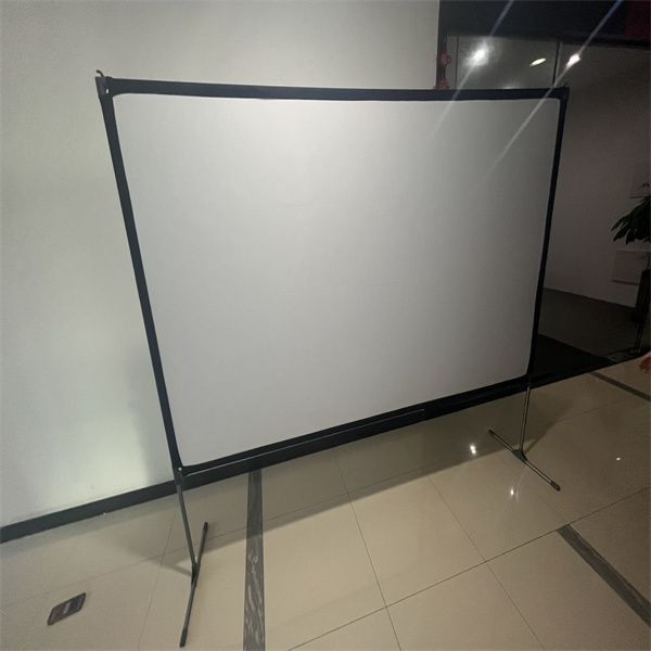 Mang trải nghiệm rạp chiếu phim đến sân sau nhà bạn với máy chiếu màn hình di động.