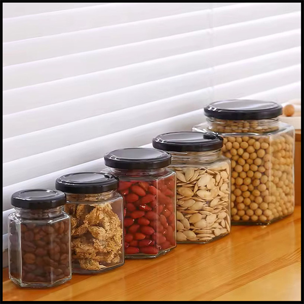 Say goodbye to plastic containers - switch to eco-friendly glass food jars with lids