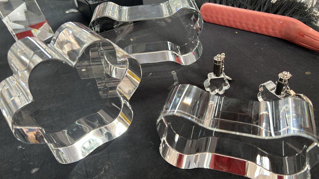 Shining Custom Crystal 3D Laser Engraved Pet Paw Shape Crystal Block for souvenir gift supplier