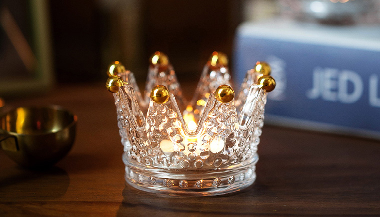 Wholesale luxury crown shaped glass candlestick scented candle party hotel Holiday high-end decorations supplier