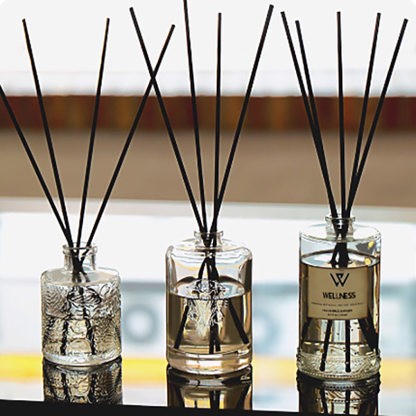 Impress your guests with our beautifully packaged reed diffuser set.