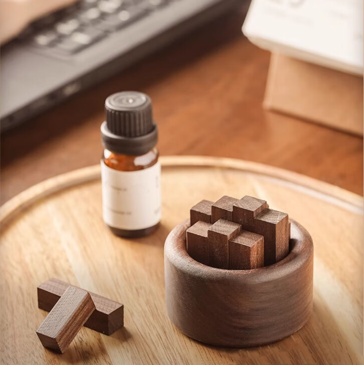 2024 Luxury Custom Air Freshener Essential Oil Wood Fire Perfume Diffuser Forest Fragrance with Free Car Freshener Gift Sets manufacture