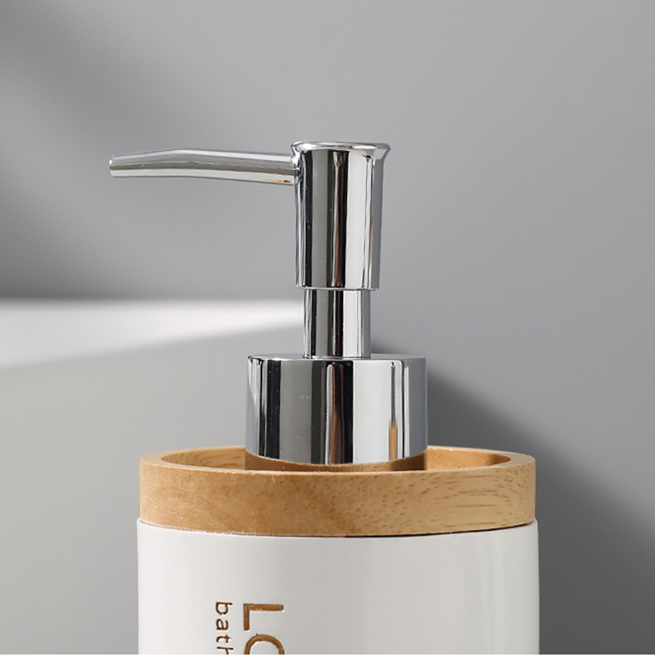 Men's custom LOGO Effective decontamination and long-lasting fragrance body wash moisturizing men body wash supplier