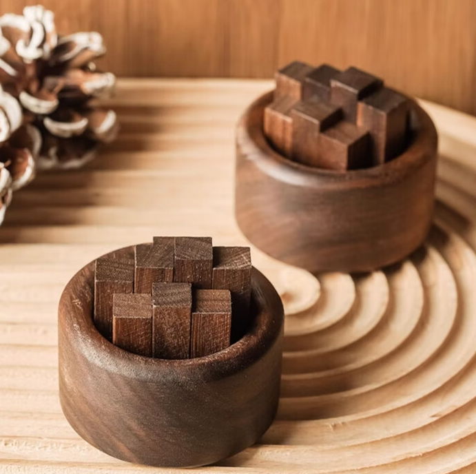 2024 Luxury Custom Air Freshener Essential Oil Wood Fire Perfume Diffuser Forest Fragrance with Free Car Freshener Gift Sets factory