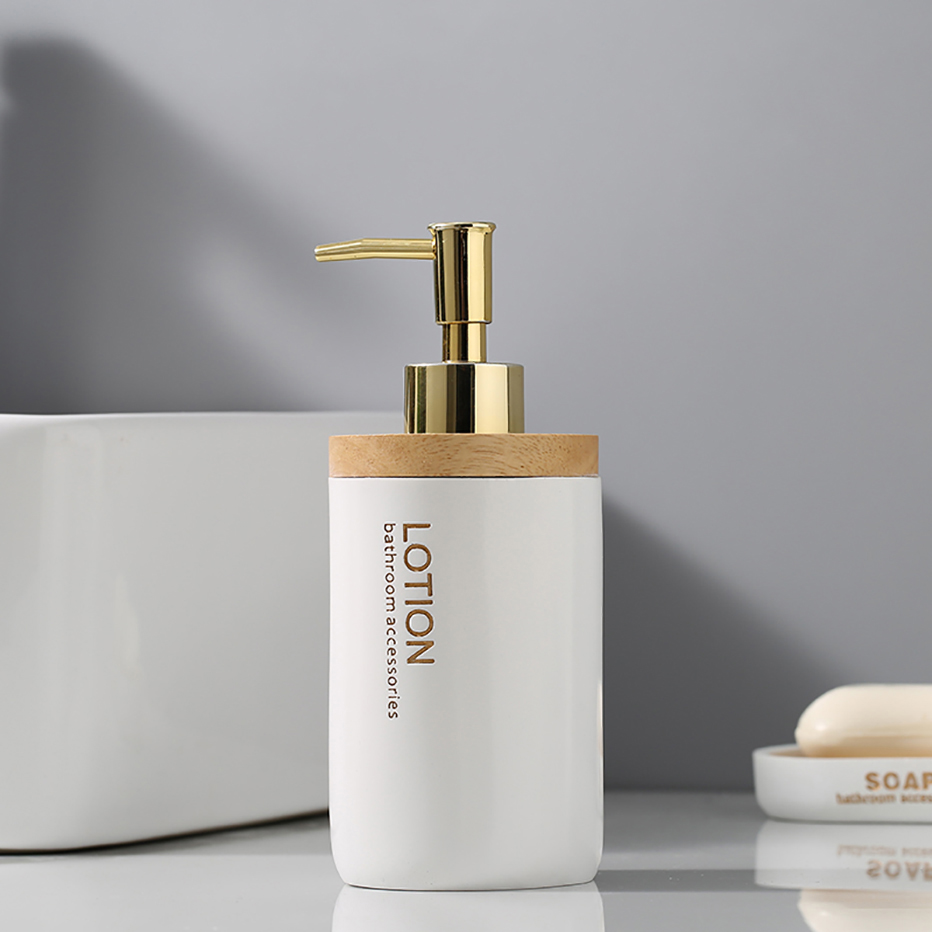 Men's custom LOGO Effective decontamination and long-lasting fragrance body wash moisturizing men body wash supplier