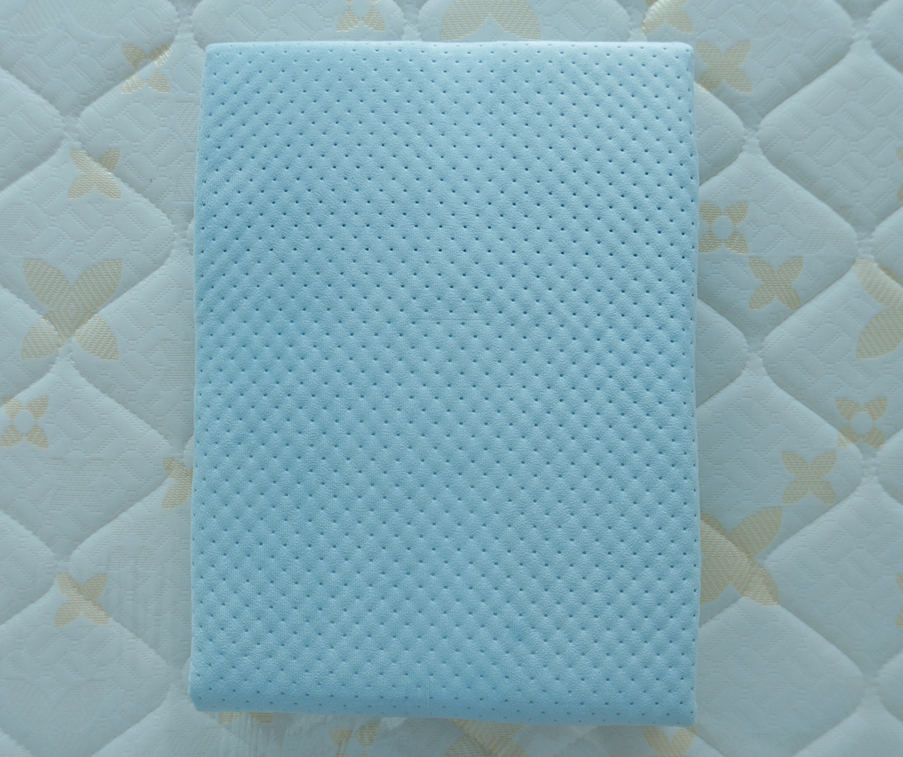 Duck egg colored double-sided embossed quilt supplier