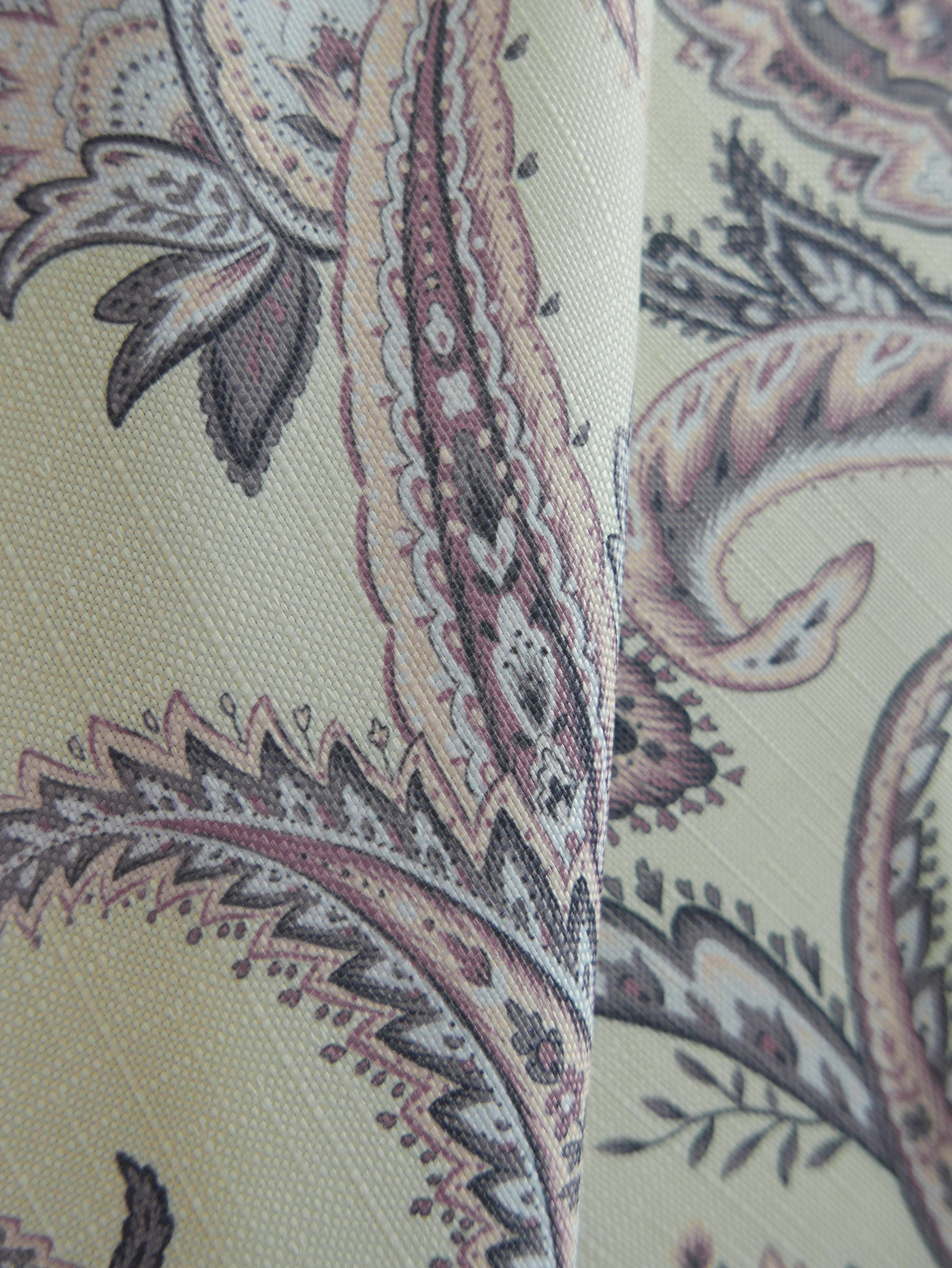 Printed table cloth details