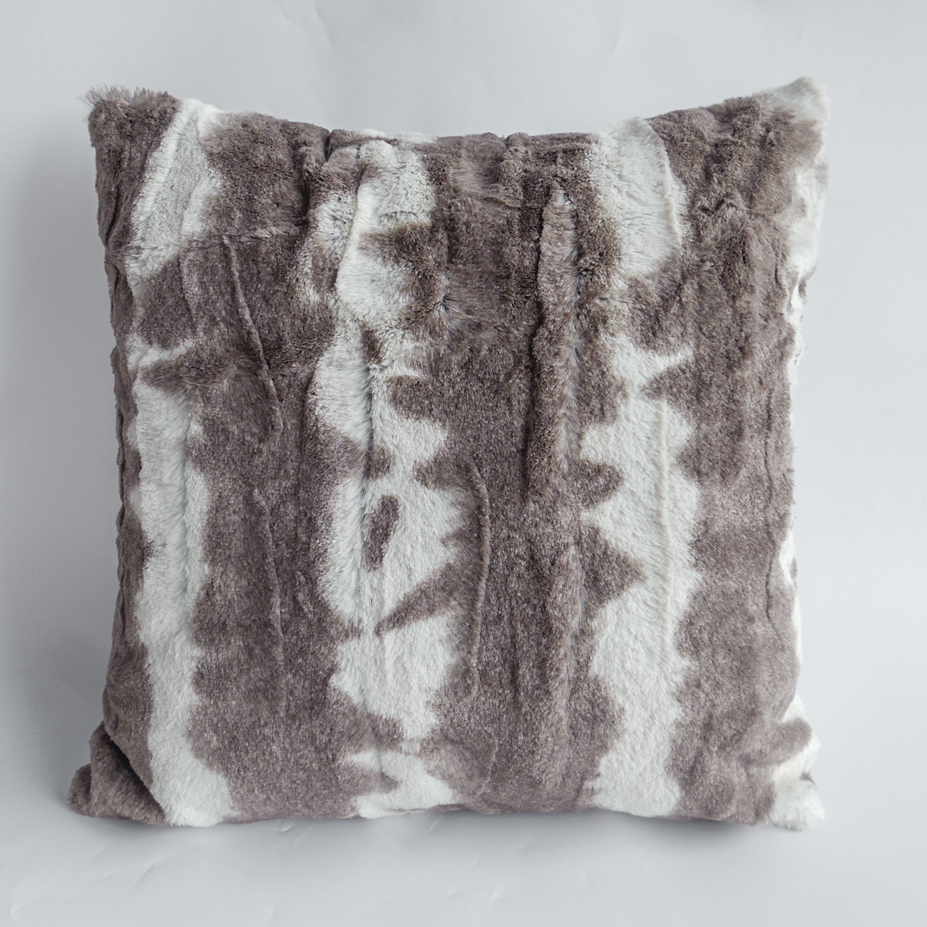 PV FUR CUSHION COVER manufacture