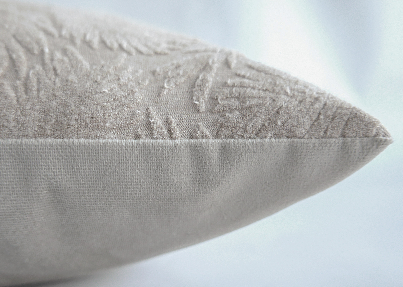 Jacquard cushion cover manufacture