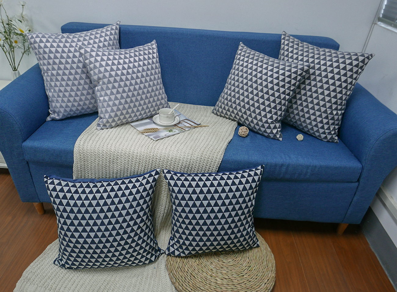 Chenille jacquard cushion cover manufacture