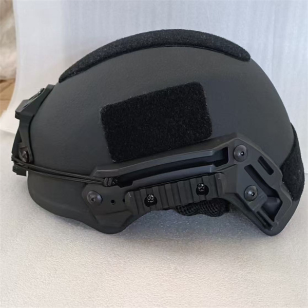 High-Cut-Helme
