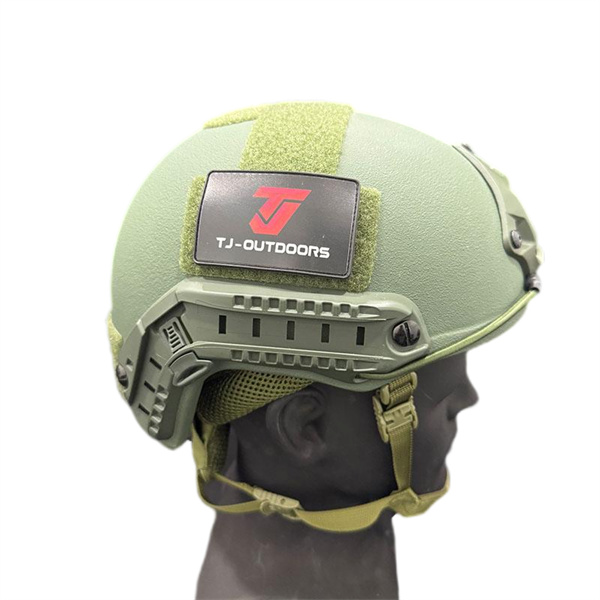 Militärhelm wird helfen, vor Schusswaffen zu schützen