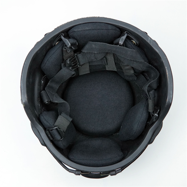 Der Ballistic MIC-Helmet hat Ihren Rücken frei