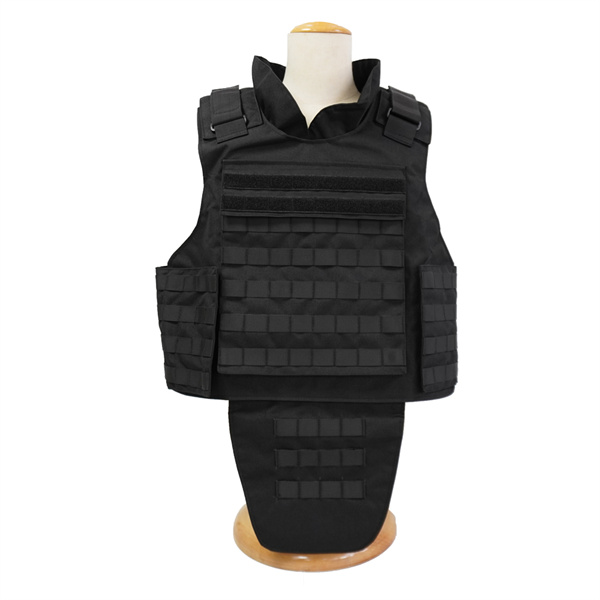 Confiance totale sur le terrain avec une armure corporelle complète.