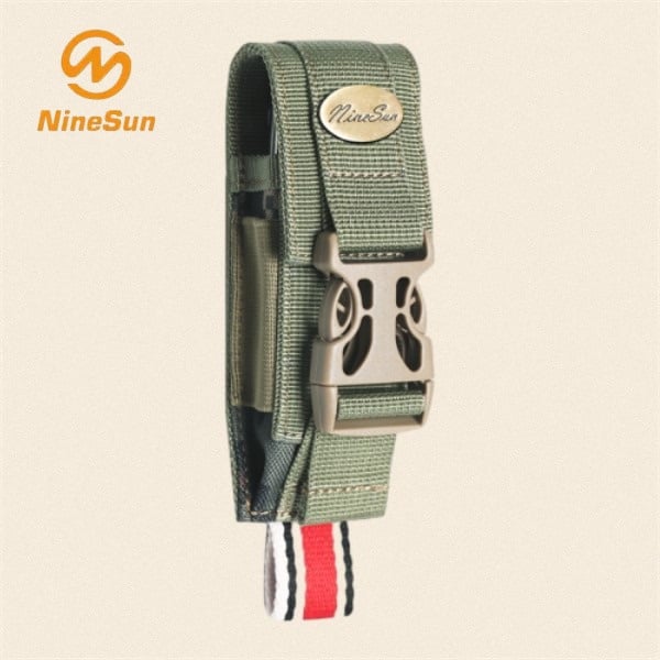 N'essayez plus de trouver votre lampe de poche - Organisez-vous avec une pochette Molle pour lampe de poche