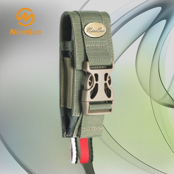 A Convenient Way to Carry Your Flashligh