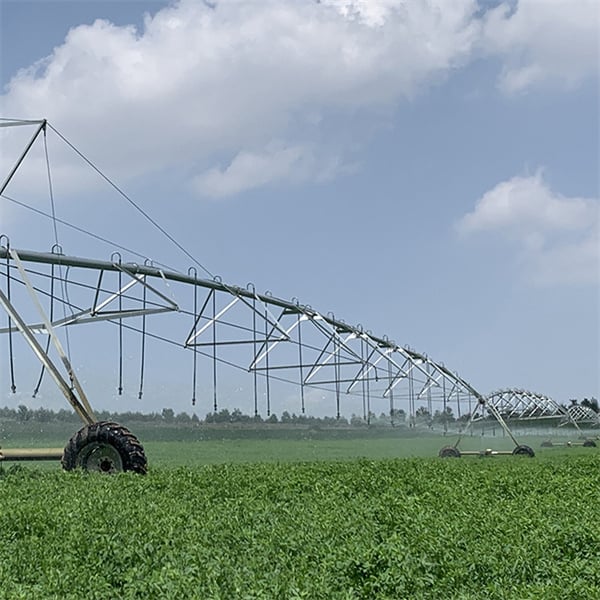 How Solar Powered Center Pivot Irrigation Systems Are Changing the Game