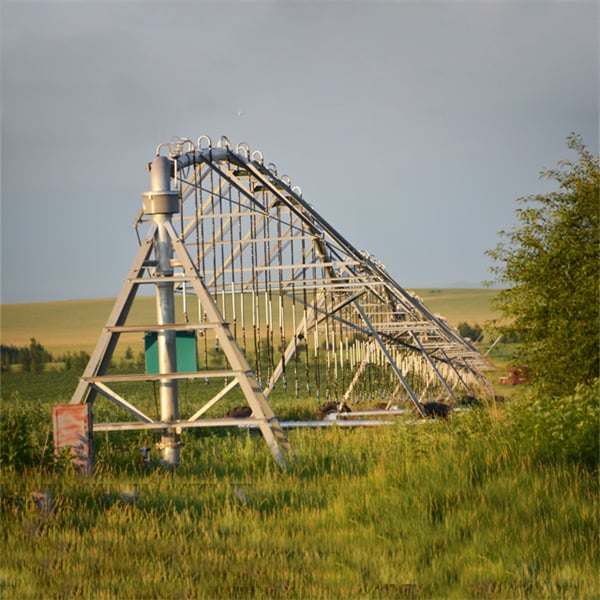 Streamlining Farm Operations with Pivot Sprinklers