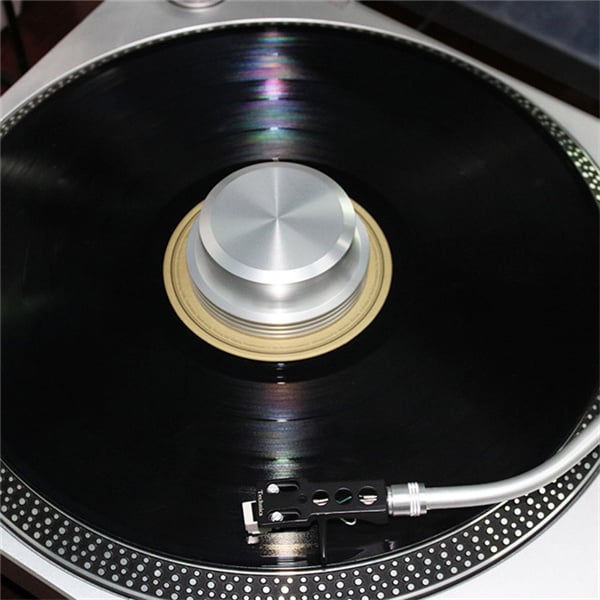 Protégez votre collection de vinyles précieuse avec un stabilisateur de disque