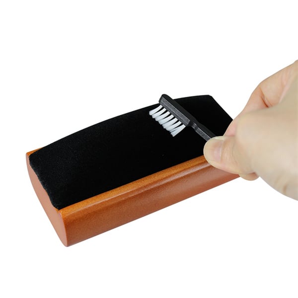 Restore the sound quality of your records with our effective LP cleaner brush