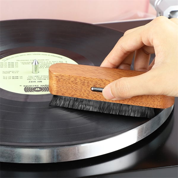 Experience smoother playback with our anti-static carbon fibre brush