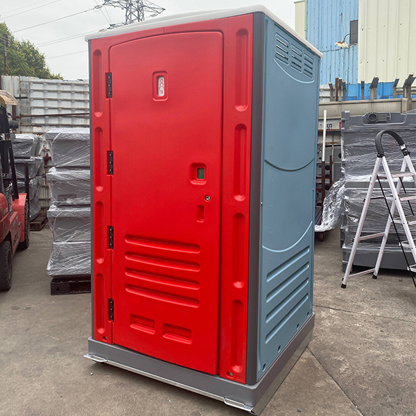 What Portable Restroom Trailers Offer for Large-Scale Projects