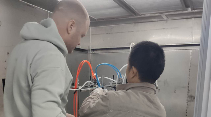 عميل روسي خط رش UV لأغطية الحواسيب المحمولة