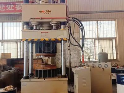 The Role of Metal Stretching Hydraulic Presses in Automotive and Aerospace Industries