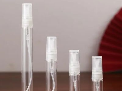 Why high-end sets need miniature glass perfume bottles