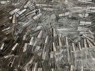 How Do Plastic Bottles Enhance the Overall Aesthetic of Perfume Packaging?