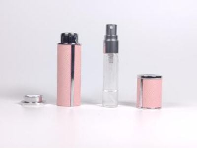 Evaluating the seal integrity of a refillable travel perfume atomiser
