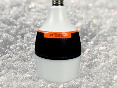 Plibonigu Magazenan Produktivecon per Alta-Lumena LED T-Lampa Solvoj
